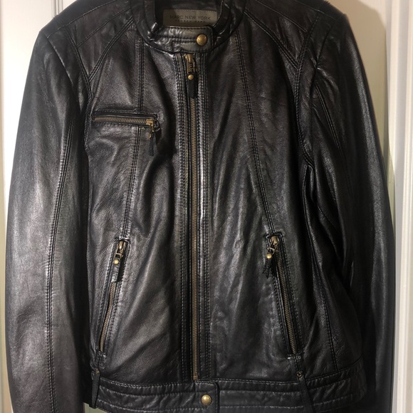 Cute women’s leather moto jacket. EUC, worn once - Picture 4 of 8